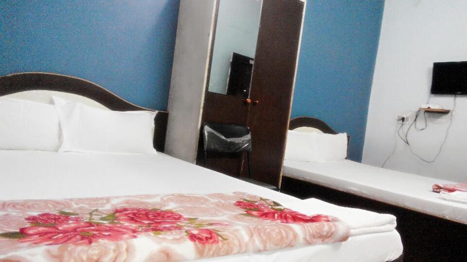 Hotel Pragya International Varanasi Oda fotoğraf